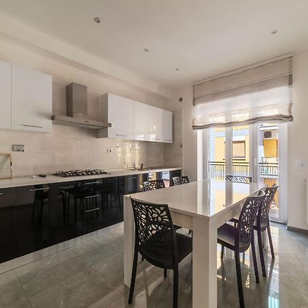 Joivy Delightful 3-Bed Flat With Balcony Apartman Róma Kültér fotó